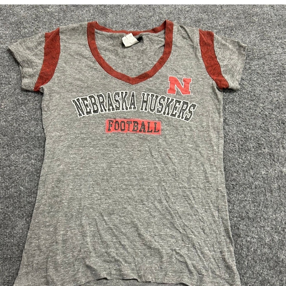 5th & Ocean T-Shirt Womens Size M Grey Nebraska Huskers V-Neck Graphic Slim Fit